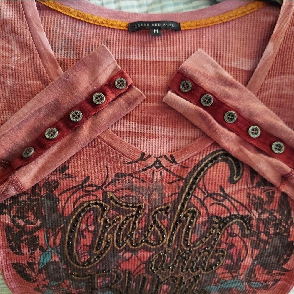 Crash & Burn Sequin Thin-thermal V-neck - Picture 4 of 7